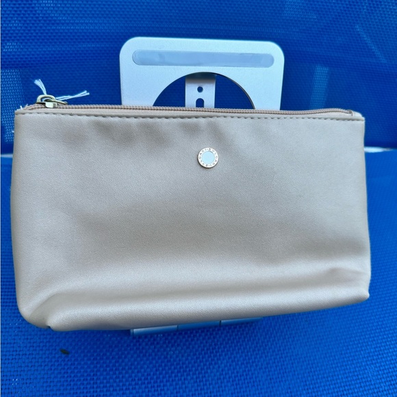 BVLGARI Handbags - 🔥Emirates Airline Business Class Bvlgari Ominia Make Up Bag Travel Case Gold